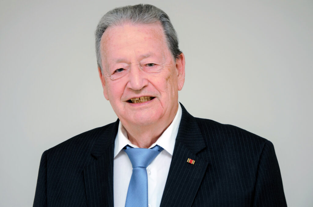 Helmut Kinkel. Er ist Abgeordneter der Freie Wähler-Fraktion in der XVII. Verbandsversammlung des Landeswohlfahrtsverbandes Hessen.